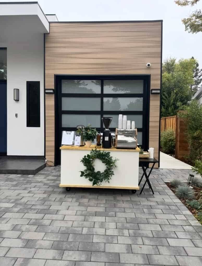 Coffee stand with a modern design and festive wreath, perfect for outdoor events.